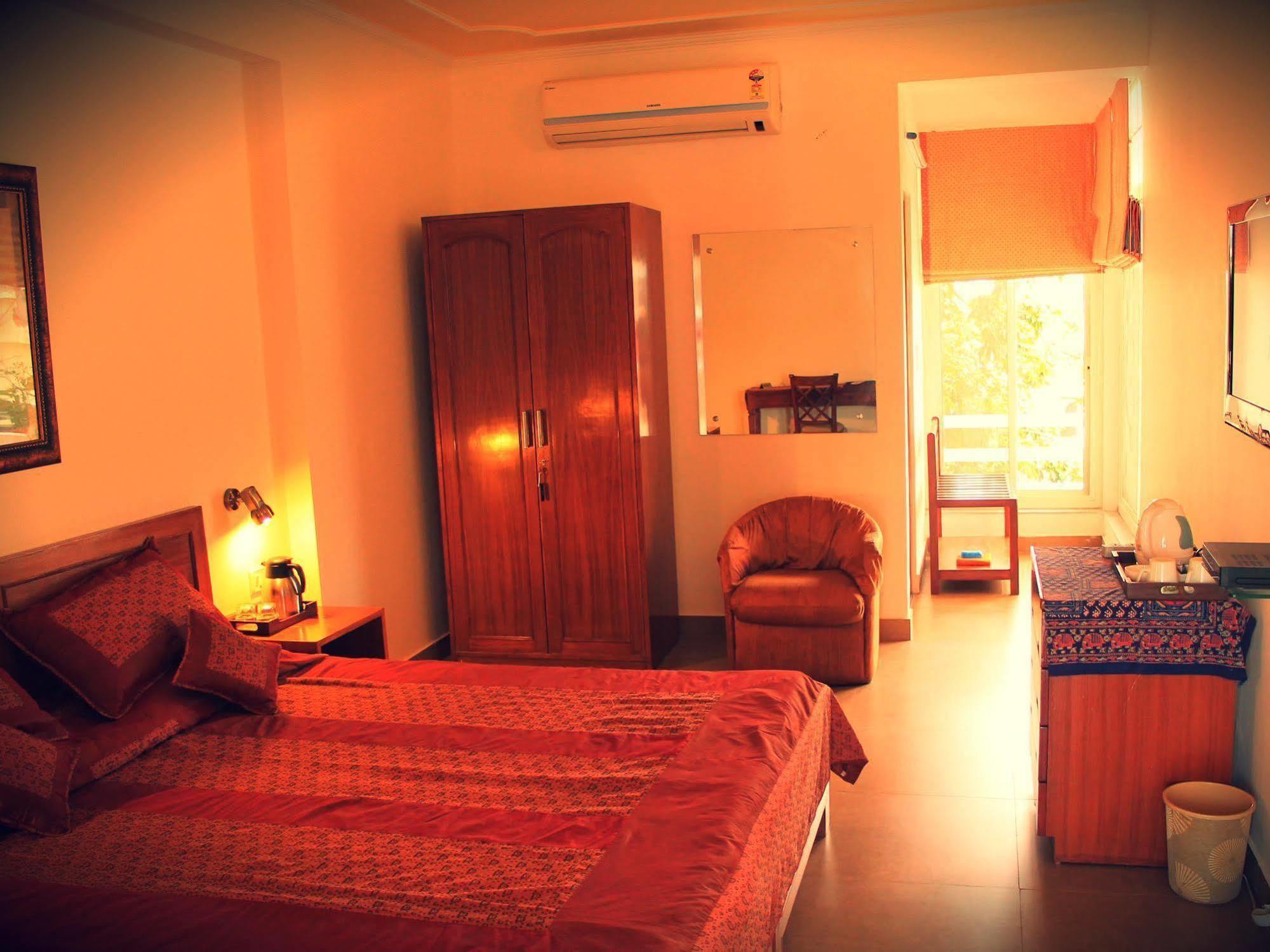 Giri Homestay By Vista Rooms Jaipur Buitenkant foto