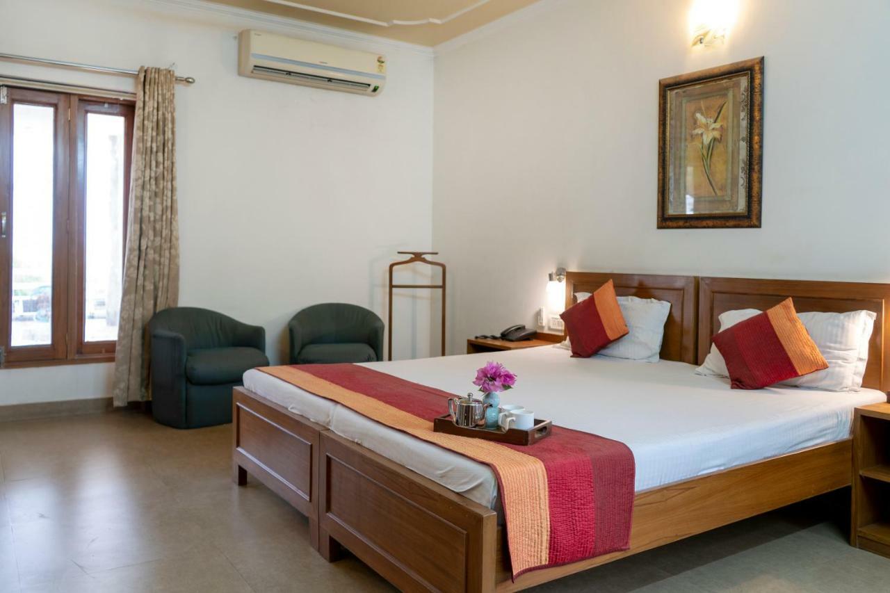 Giri Homestay By Vista Rooms Jaipur Buitenkant foto