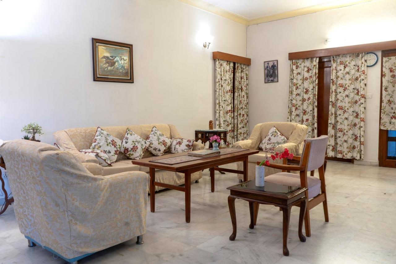 Giri Homestay By Vista Rooms Jaipur Buitenkant foto