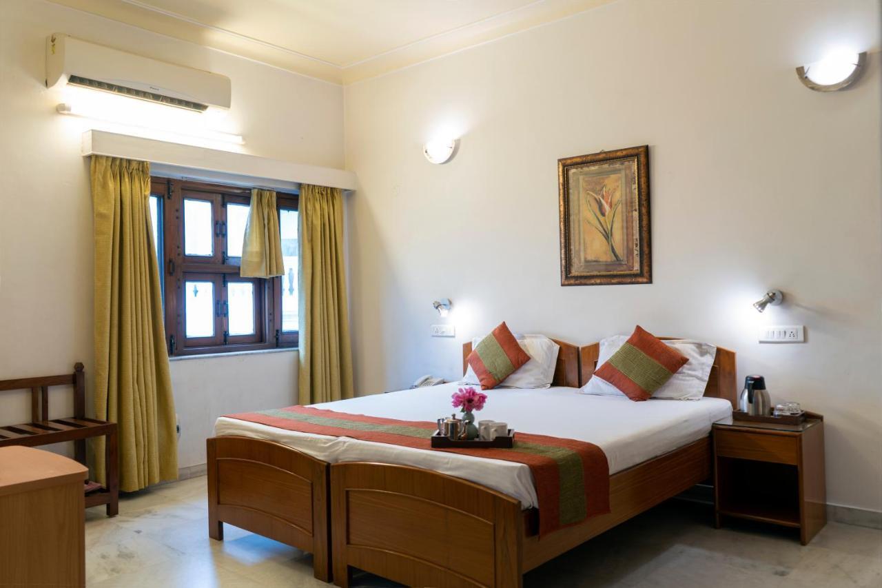 Giri Homestay By Vista Rooms Jaipur Buitenkant foto