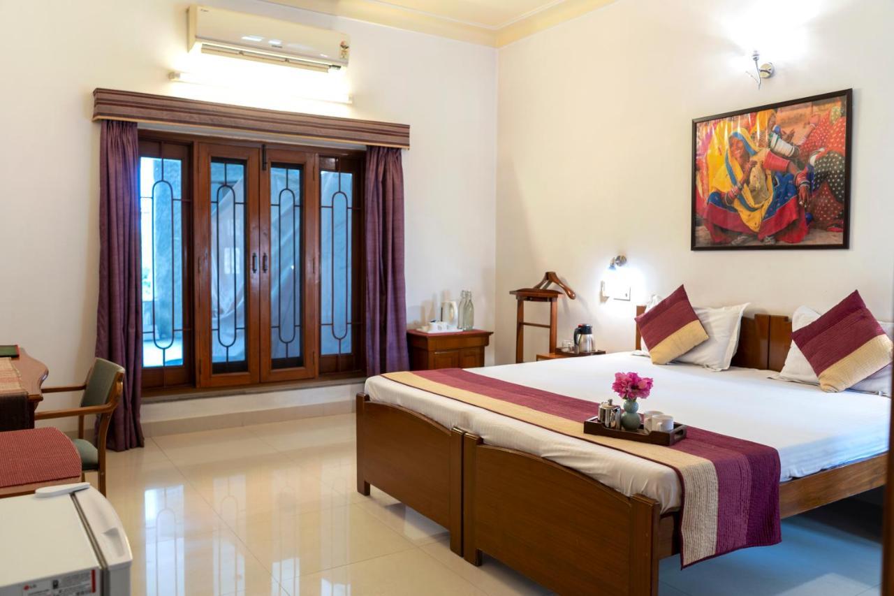 Giri Homestay By Vista Rooms Jaipur Buitenkant foto